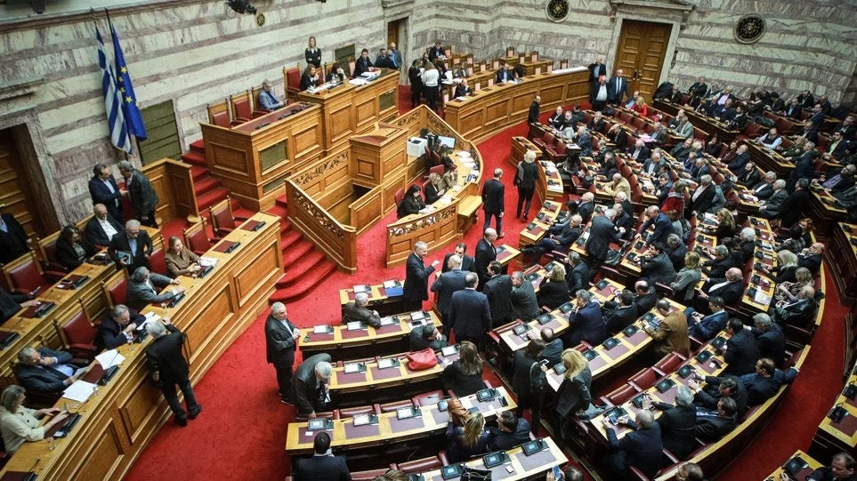 Πυρ ομαδόν κατά της Κυβέρνησης στην κύρωση εισόδου των Σκοπίων στο ΝΑΤΟ – «Στον «αέρα» η ονομασία erga omnes» – Δείτε ζωντανά (βίντεο)